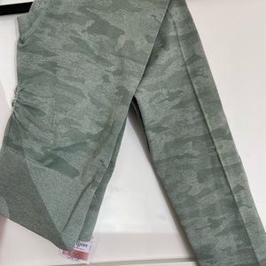 Seamless Green Camo Leggings